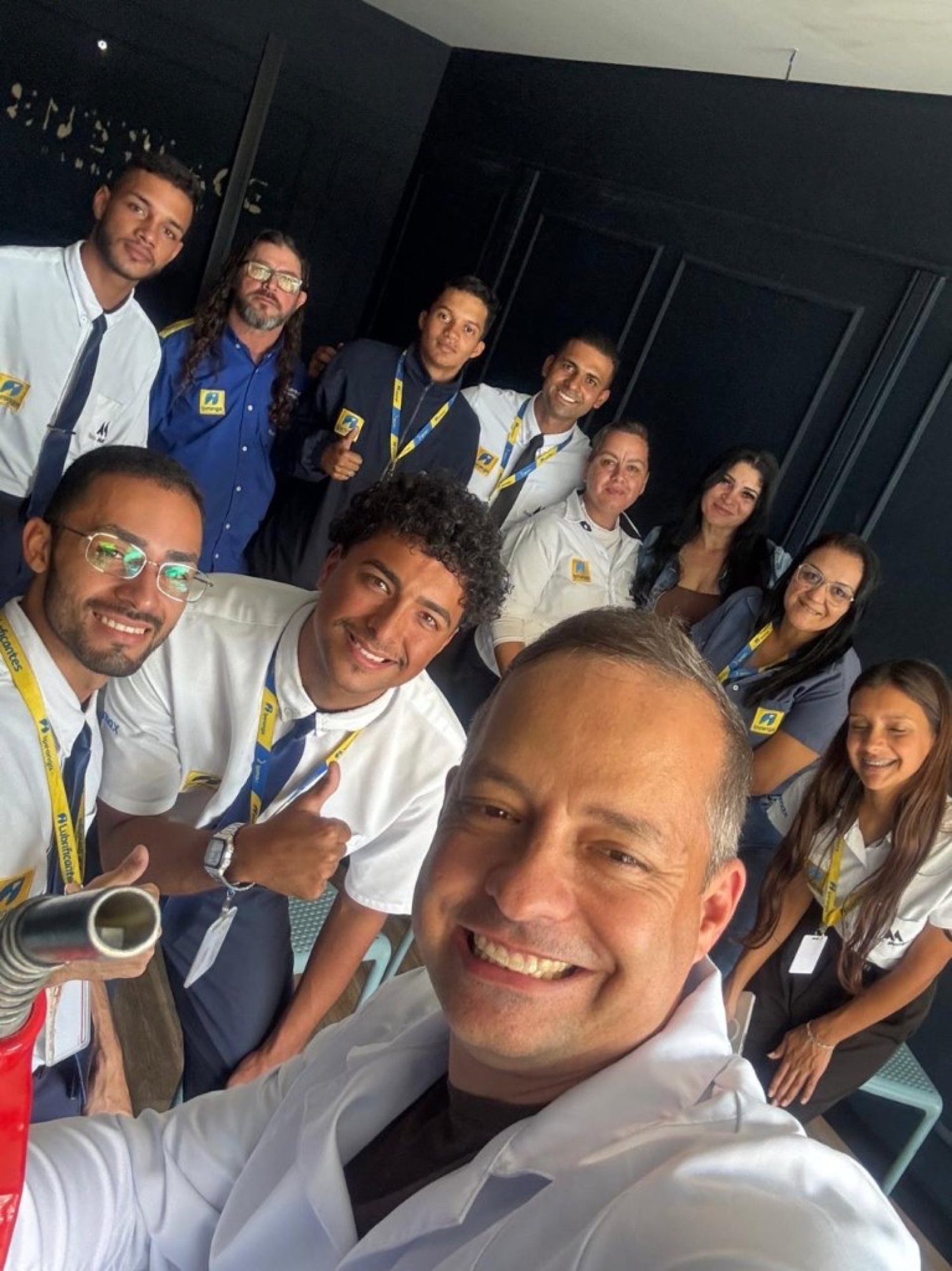 Equipe de posto e instrutor da IC Analítica ao final de capacitação prática